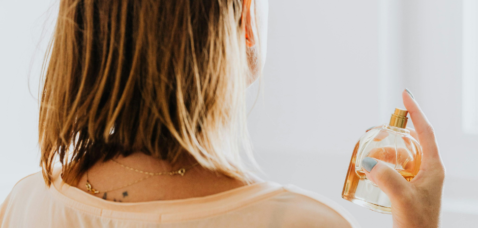 como aplicar perfume corretamente