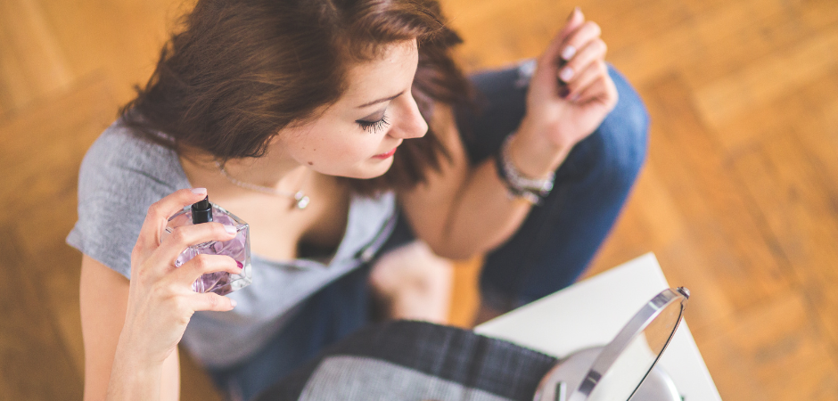 como aplicar perfume corretamente
